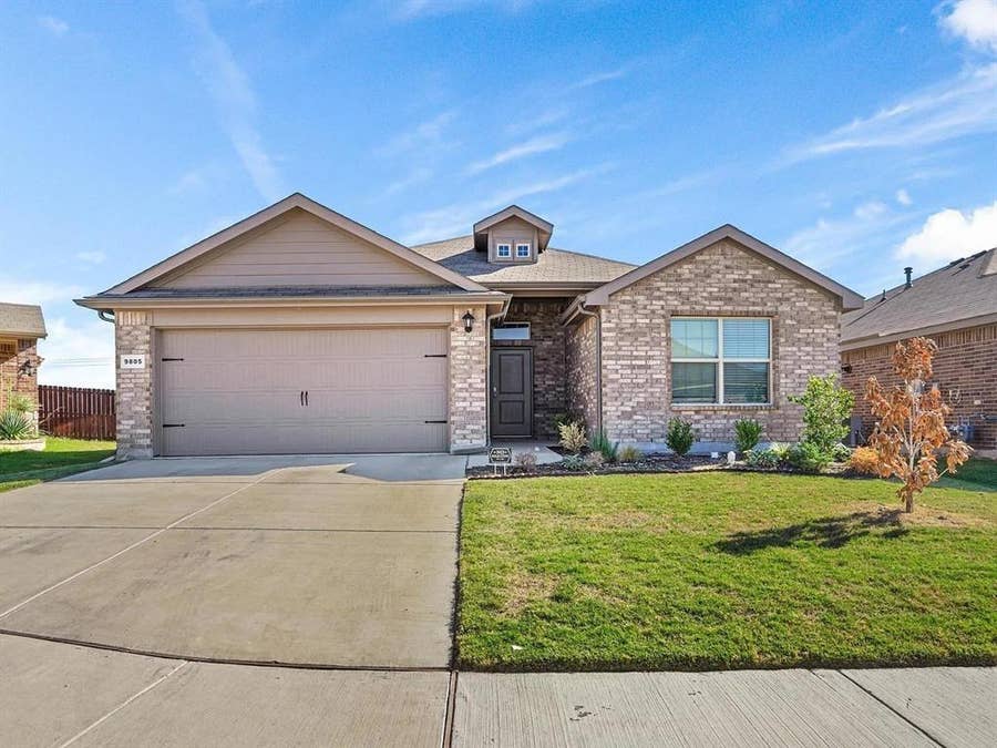 Property photo for 9805 Summerton Drive, Fort Worth, TX