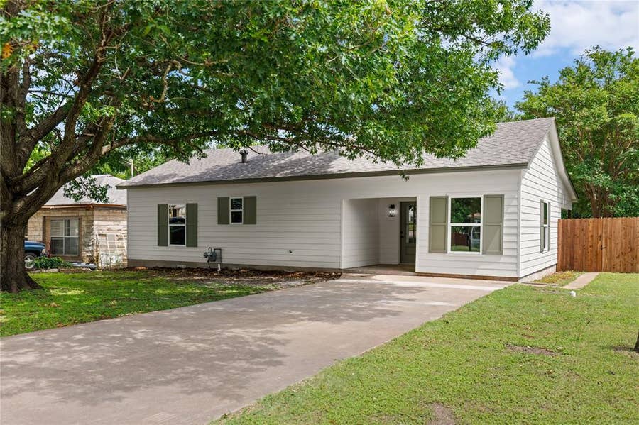 Property photo for 502 W 6th Street, McGregor, TX