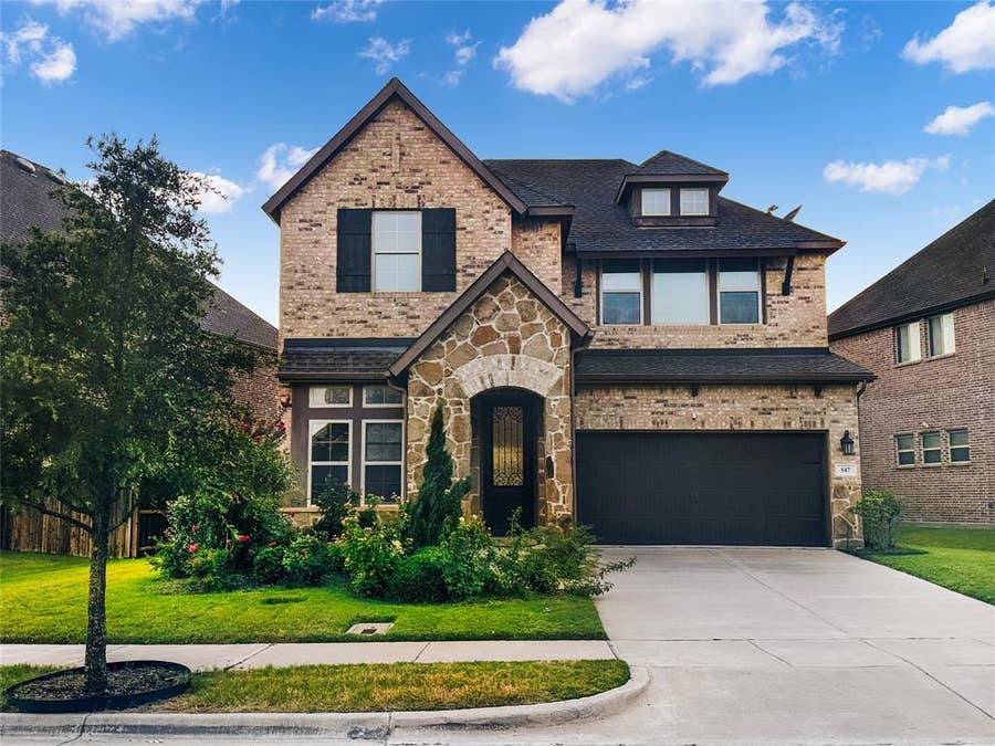 Property photo for 547 Paddock Way, Irving, TX