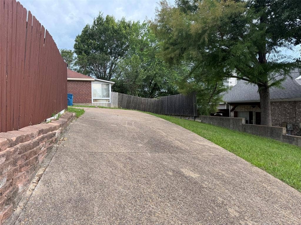 1815 Lombard Street, Garland, TX 75043 1815 Lombard Street, Garland, TX 75043