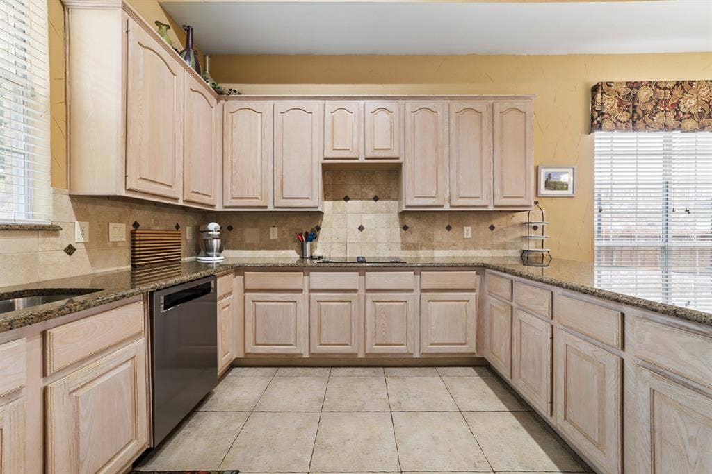 5208 Laser Lane, Plano, TX 75023 5208 Laser Lane, Plano, TX 75023
