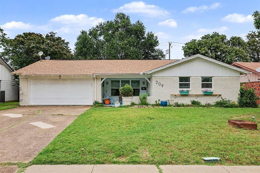 Property photo for 209 Linda Lane, Irving, TX
