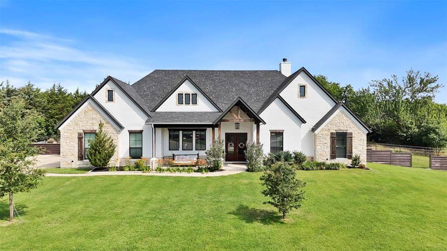 Property photo for 20 Ellis Oak Court, Waxahachie, TX