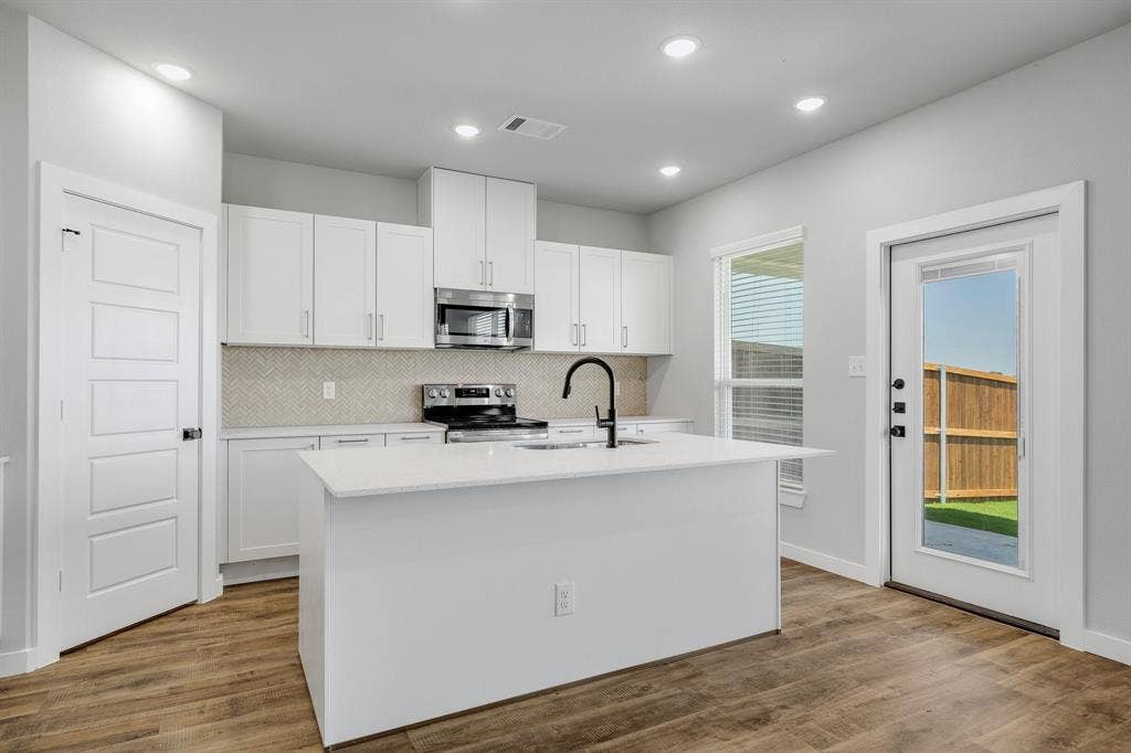 3825 Clovis Street, Midlothian, TX 76065