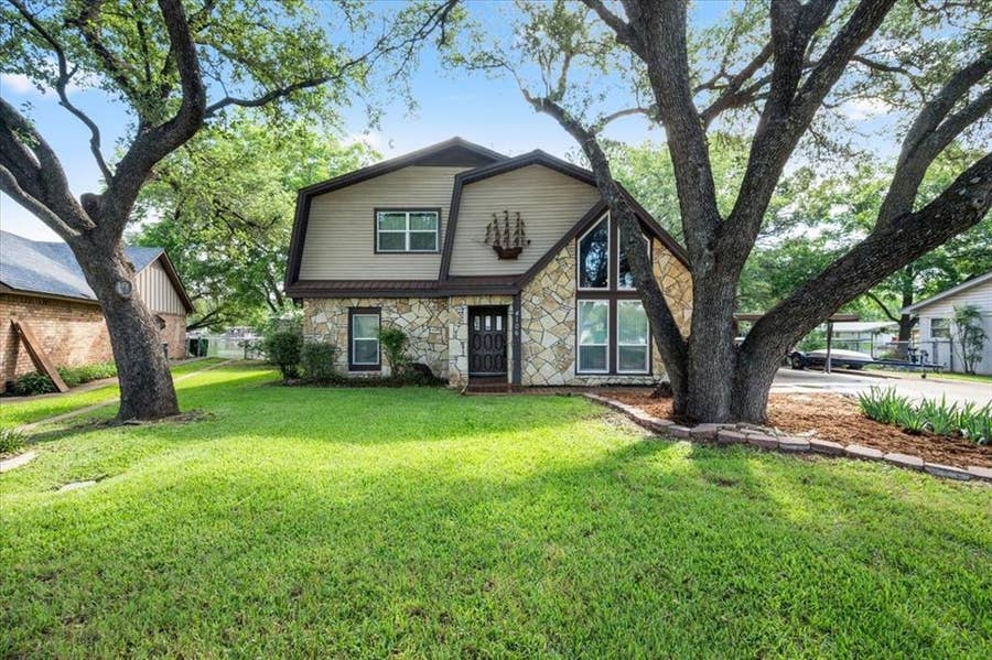 Property photo for 4106 Norfolk Bay Court, Granbury, TX