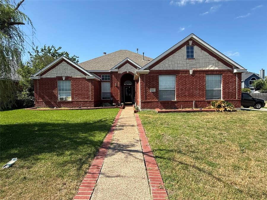 Property photo for 604 Jennifer Trail, Grand Prairie, TX