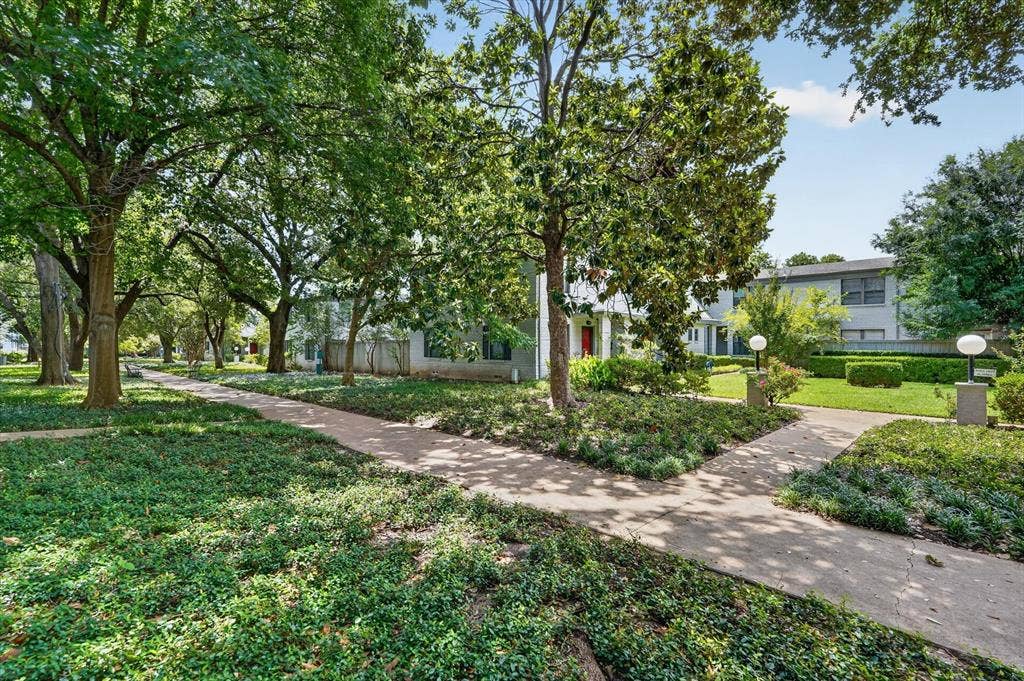 4926 Lahoma Street, Dallas, TX 75235 4926 Lahoma Street, Dallas, TX 75235