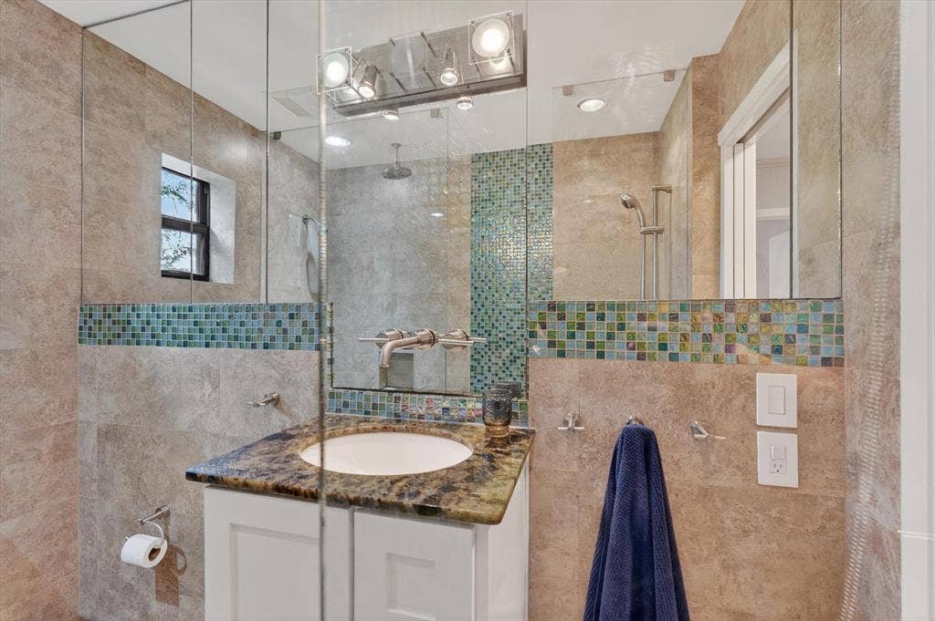 4926 Lahoma Street, Dallas, TX 75235 4926 Lahoma Street, Dallas, TX 75235