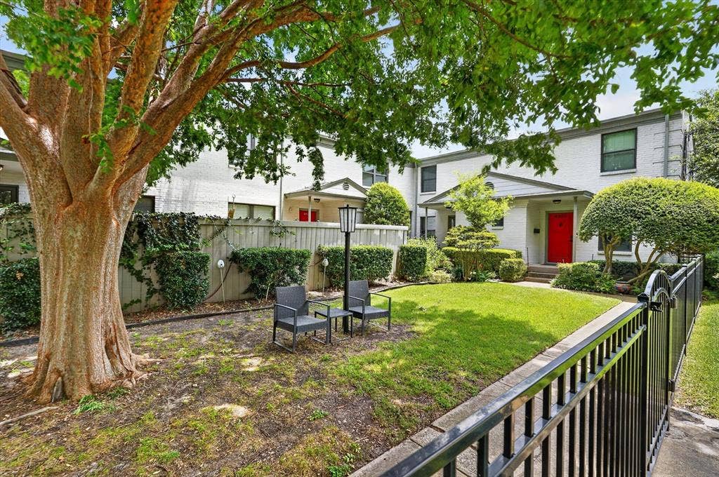 4926 Lahoma Street, Dallas, TX 75235 4926 Lahoma Street, Dallas, TX 75235