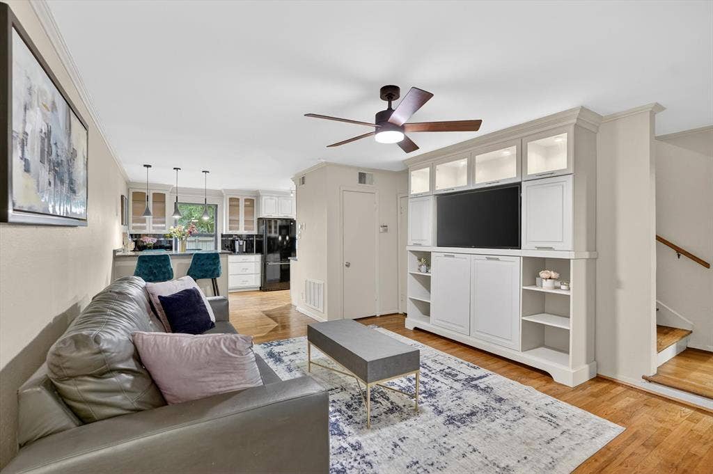 4926 Lahoma Street, Dallas, TX 75235 4926 Lahoma Street, Dallas, TX 75235