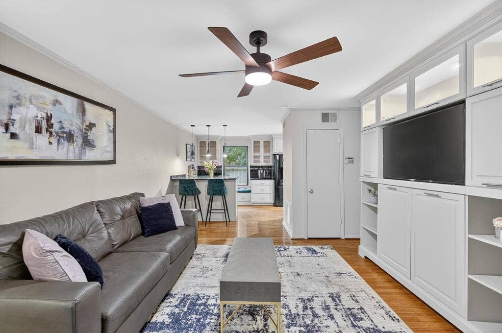4926 Lahoma Street, Dallas, TX 75235 4926 Lahoma Street, Dallas, TX 75235