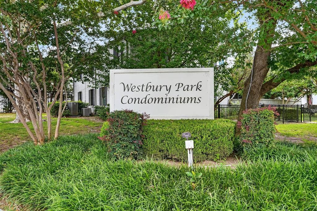 4926 Lahoma Street, Dallas, TX 75235 4926 Lahoma Street, Dallas, TX 75235