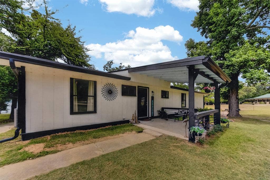 23363 Wateridge Loop, Flint, TX 75762 This is NOT a manufactured or mobile home.