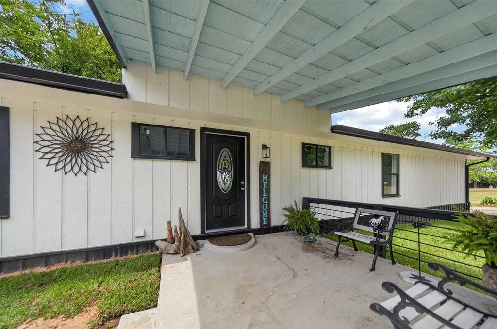 23363 Wateridge Loop, Flint, TX 75762 Brand New Roof, new AC, new hot water heater and more