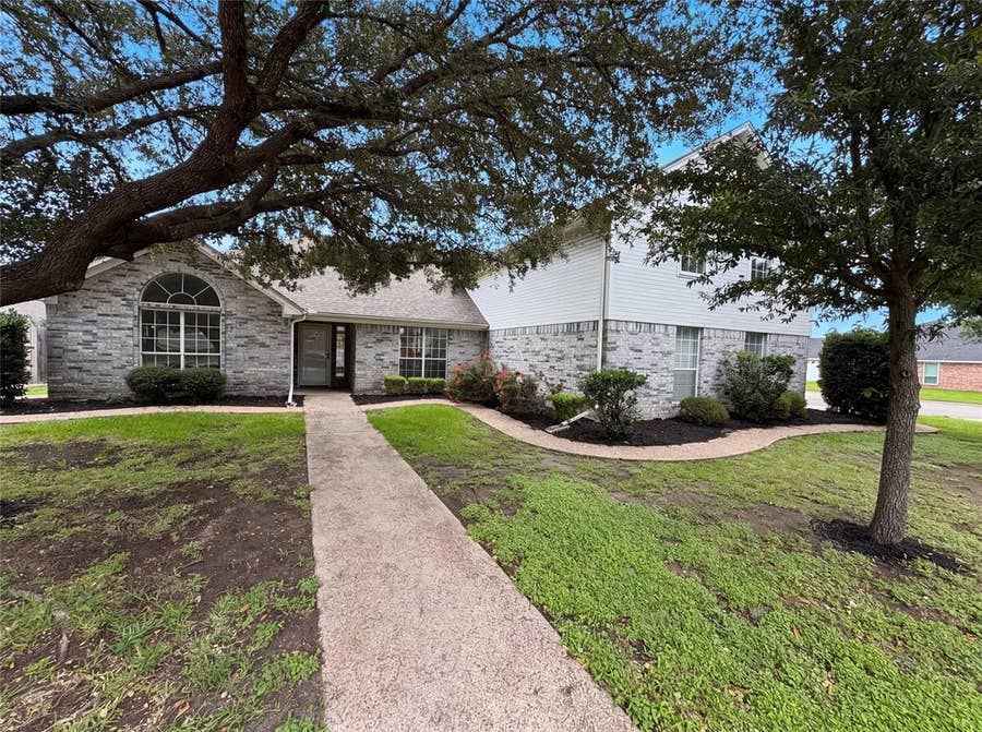 Property photo for 1226 Oakmanor Circle, Hewitt, TX