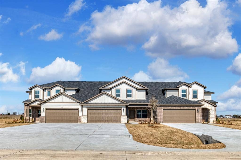 4044 LeCroy Court, Midlothian, TX 76065 4044 LeCroy Court, Midlothian, TX 76065