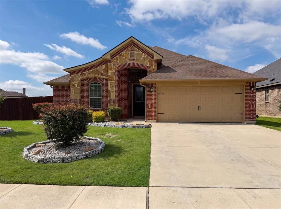 Property photo for 709 Ravenwood Drive, Saginaw, TX