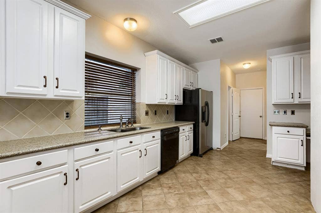 2066 Fair Oaks Circle, Corinth, TX 76210 2066 Fair Oaks Circle, Corinth, TX 76210