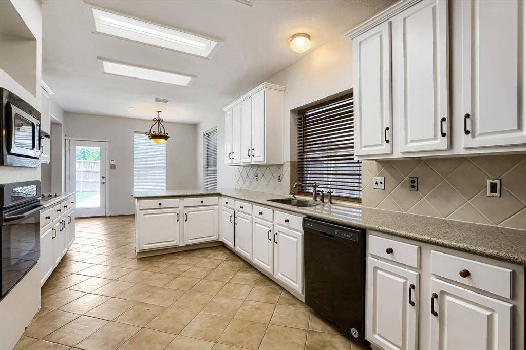 2066 Fair Oaks Circle, Corinth, TX 76210 2066 Fair Oaks Circle, Corinth, TX 76210