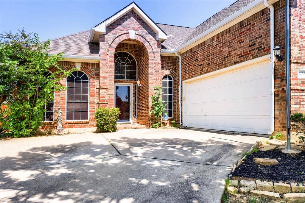2066 Fair Oaks Circle, Corinth, TX 76210 2066 Fair Oaks Circle, Corinth, TX 76210
