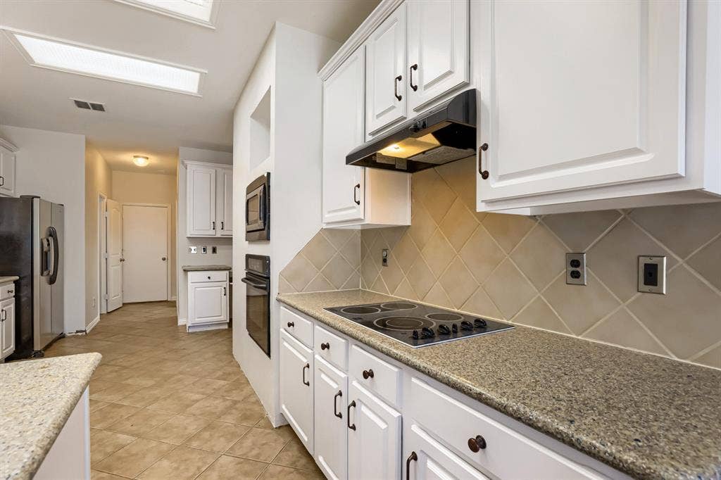 2066 Fair Oaks Circle, Corinth, TX 76210 2066 Fair Oaks Circle, Corinth, TX 76210