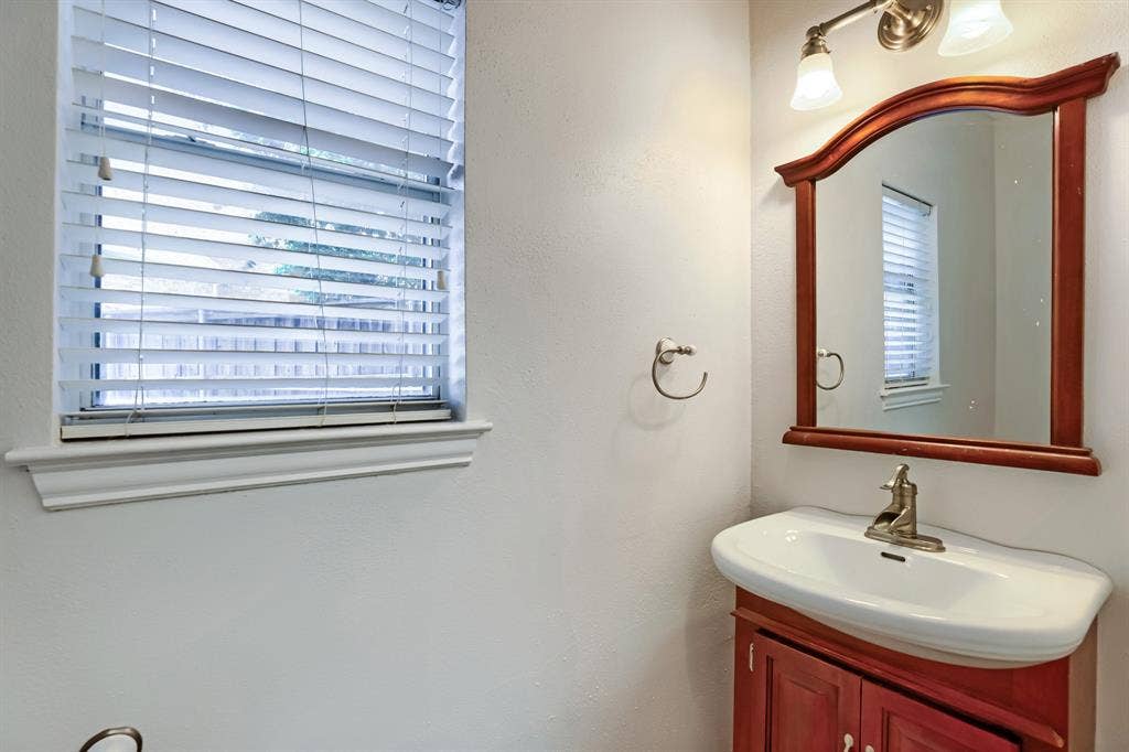2066 Fair Oaks Circle, Corinth, TX 76210 2066 Fair Oaks Circle, Corinth, TX 76210