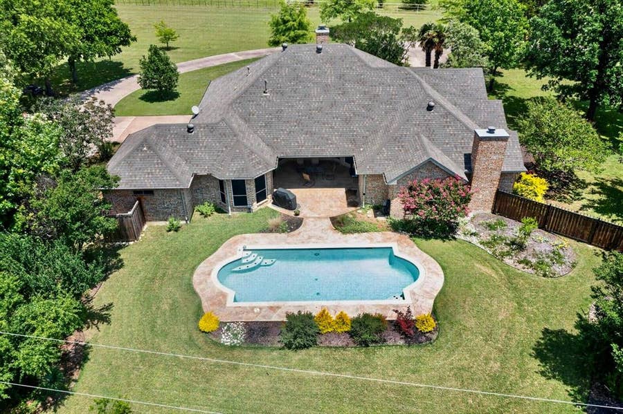 Property photo for 165 Johnson Lane, Ovilla, TX