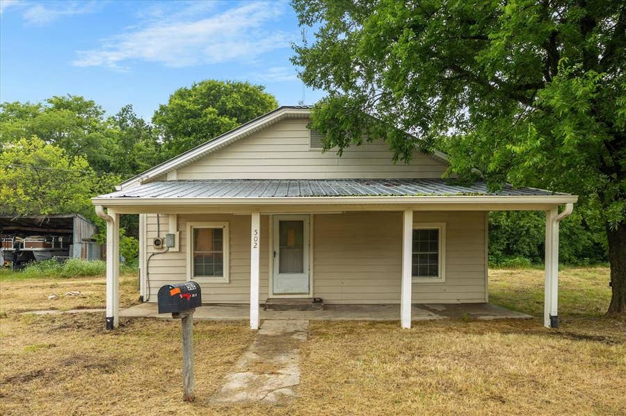 Property photo for 502 S Elm Street, Celeste, TX