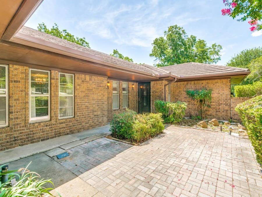 Property photo for 1132 N Irving Heights Drive, Irving, TX
