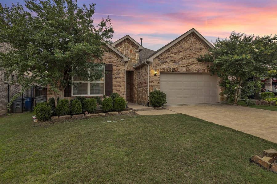 Property photo for 1621 Breezy Bay Court, Wylie, TX