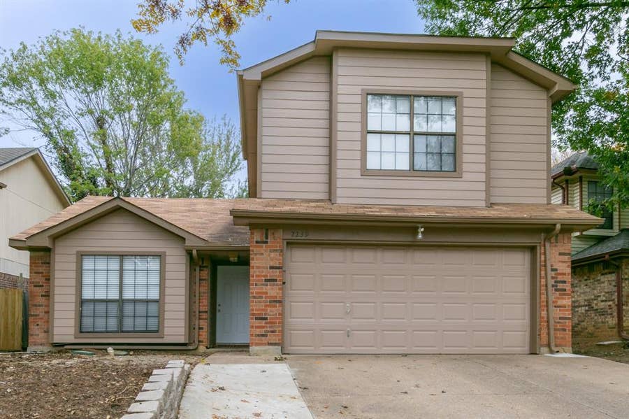 Property photo for 2239 Turf Club Drive, Arlington, TX