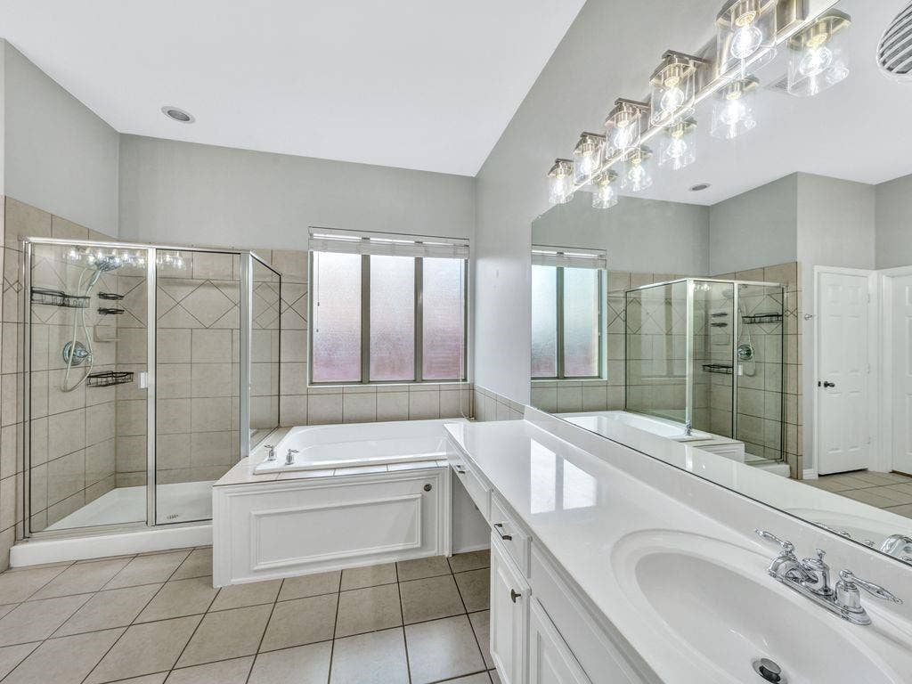 920 Ethan Road, Argyle, TX 76226 Master Bathroom