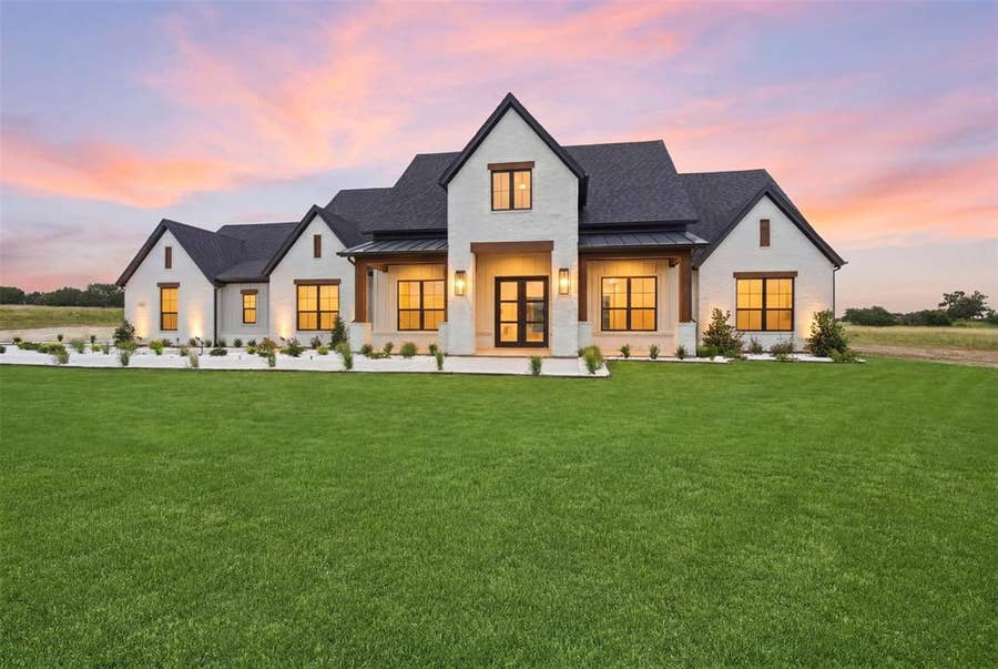 Property photo for 1024 Ranch Vista Road, Granbury, TX