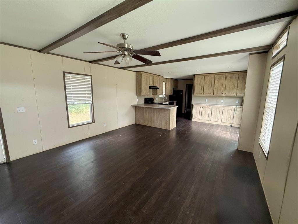 716 Quail Run Court, Seven Points, TX 75143 Open-concept living space featuring wood-finish flooring and a ceiling fan