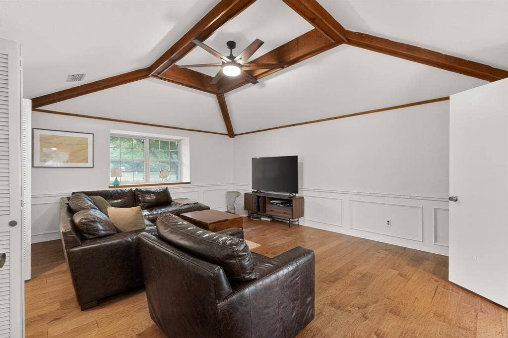 1151 Lynn Way, Waxahachie, TX 75165 Vaulted ceiling featuring exposed wood beams and a ceiling fan