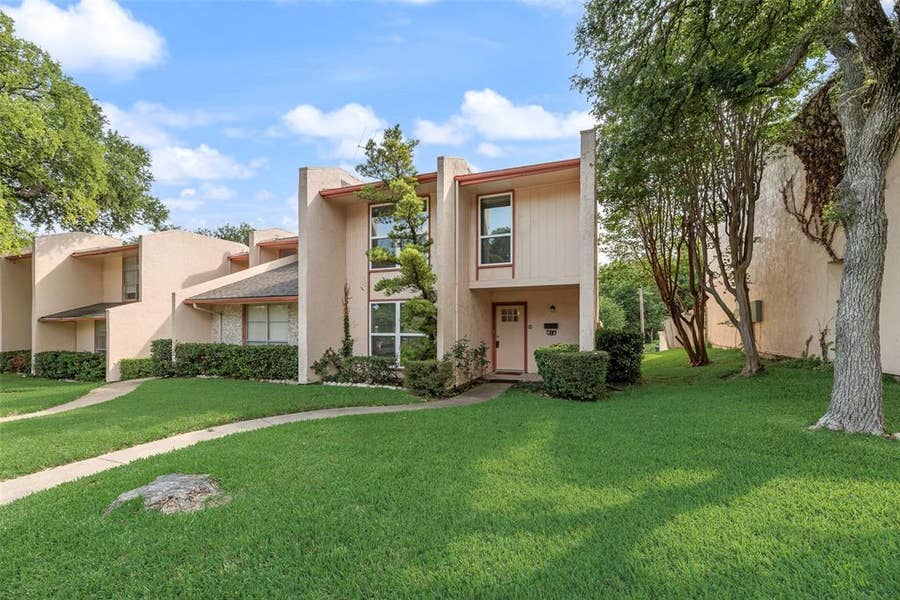 Property photo for 514 Valley Park Drive, Garland, TX