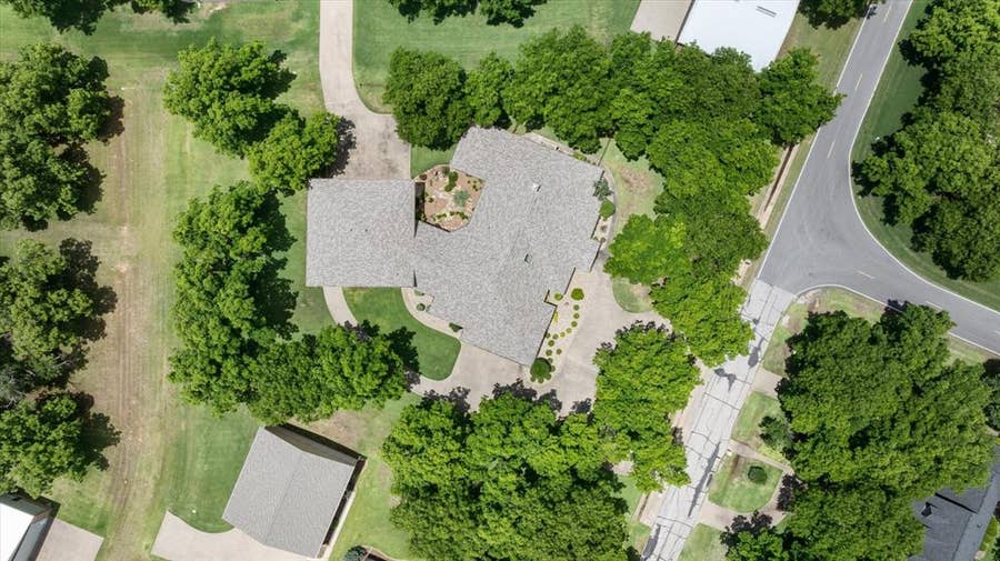 Property photo for 5501 Flagstick Drive, Granbury, TX