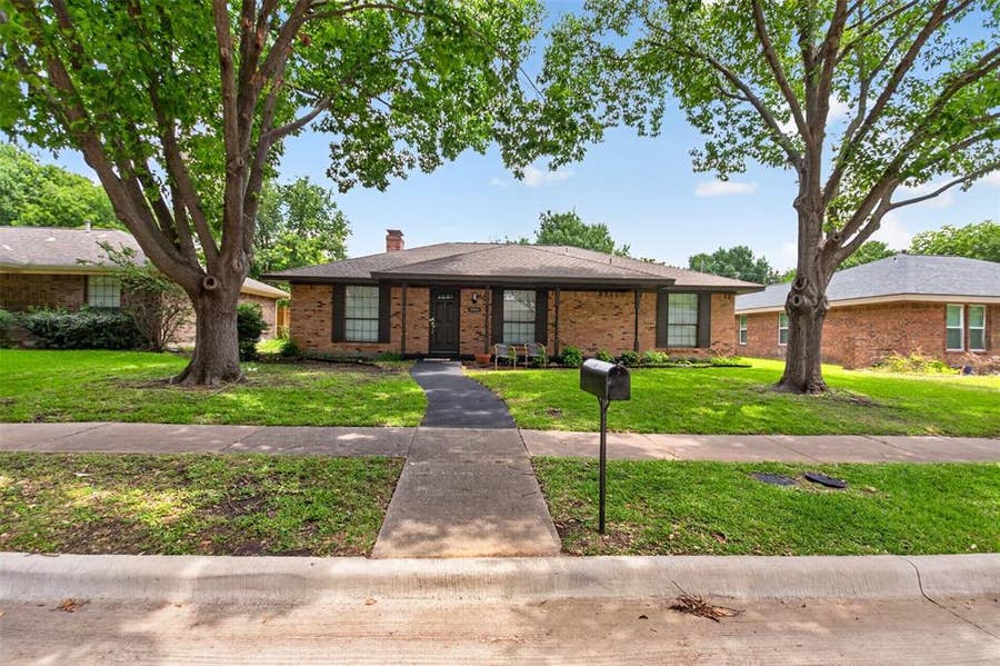 Property photo for 302 Gwendola Drive, McKinney, TX