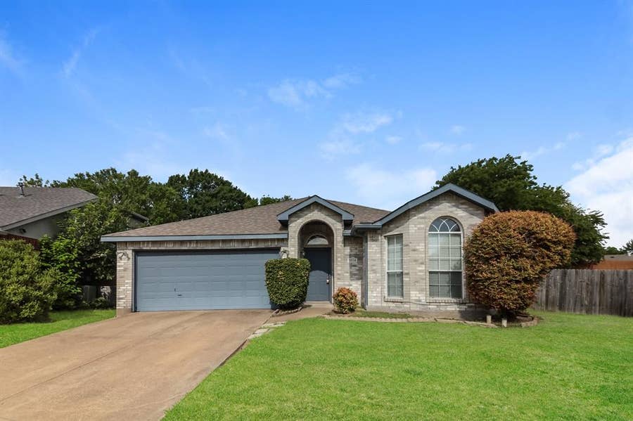 Property photo for 1814 Mesa Court, Garland, TX