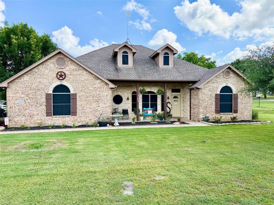 Property photo for 3220 Skinner Road, Midlothian, TX