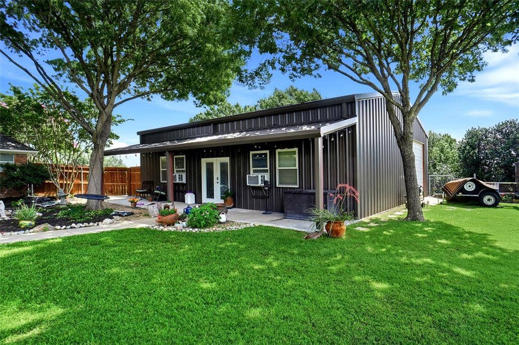 Barndominium with covered patio