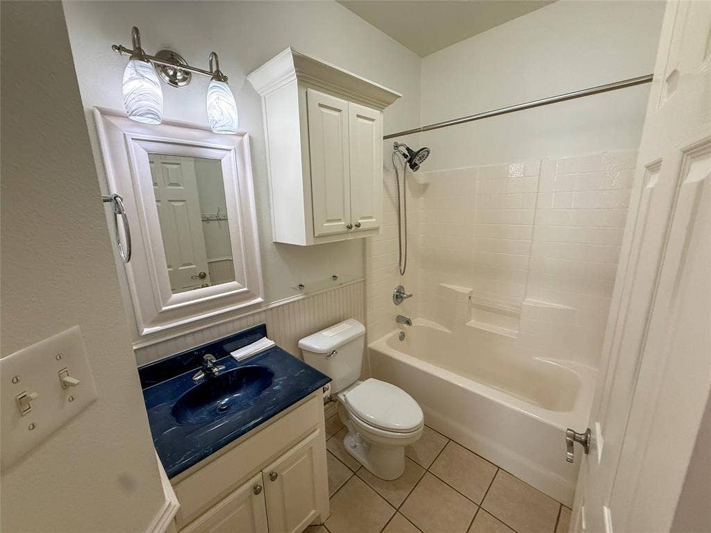 5 Woodlawn Way, Star Harbor, TX 75148 Bathroom featuring a single vanity with a dark blue countertop, an undermount sink, and a framed mirror