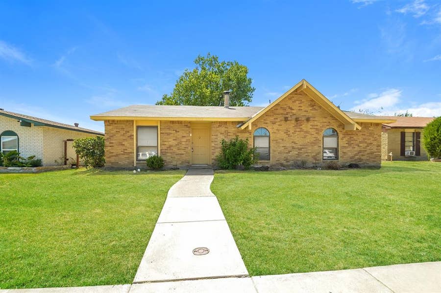 Property photo for 5702 Magnolia Lane, Rowlett, TX