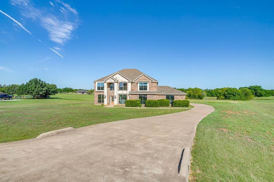 Property photo for 1802 Yucatan Drive, Granbury, TX