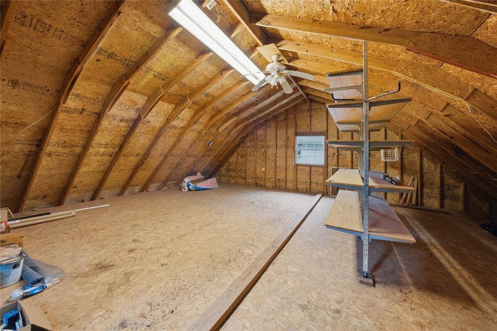2746 Hopson Drive, Athens, TX 75752 Spacious attic offering extensive storage