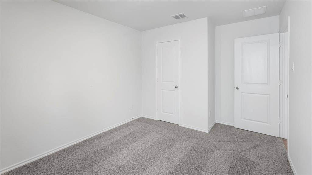 1659 Blaire Drive, Tyler, TX 75702 Neutral wall finishes and gray carpet flooring