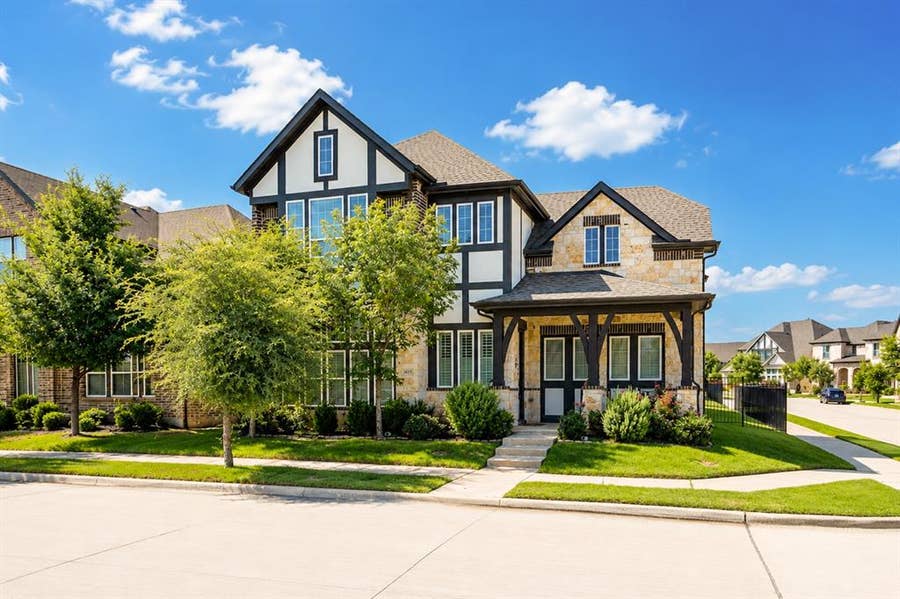 Property photo for 1571 Amesbury Way, Farmers Branch, TX