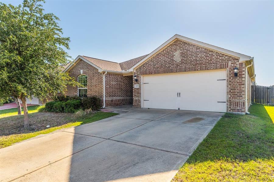 Property photo for 2105 Old Harbor Way, Princeton, TX