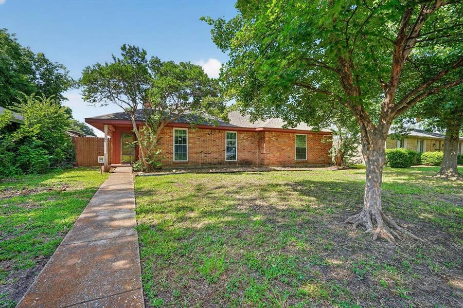 Property photo for 120 Running Brook, Mesquite, TX