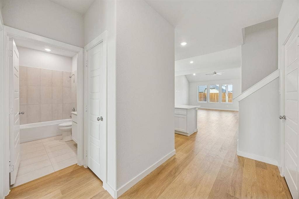 481 Hundred Acre Drive, Waxahachie, TX 75165 Entryway in the Stanley II home plan by Trophy Signature Homes – REPRESENTATIVE PHOTO